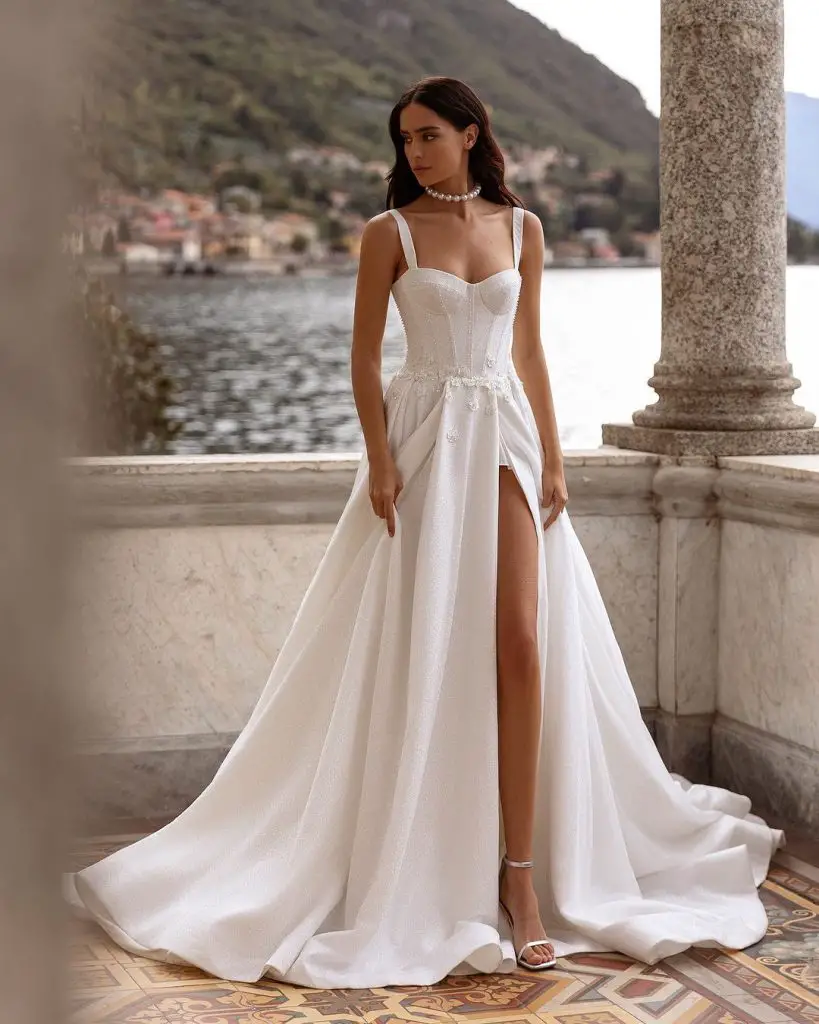 Embracing Elegance: A Guide to Wedding Dresses for the Triangle Body Shape 26 Ideas