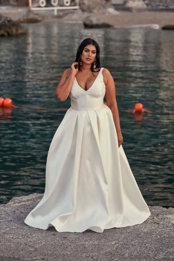 Celebrating Silhouettes: A Guide to Wedding Dresses for the Apple Body Shape 24 Ideas