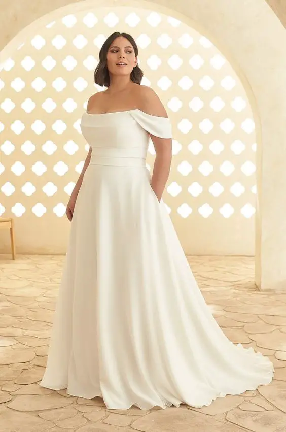 Celebrating Silhouettes: A Guide to Wedding Dresses for the Apple Body Shape 24 Ideas