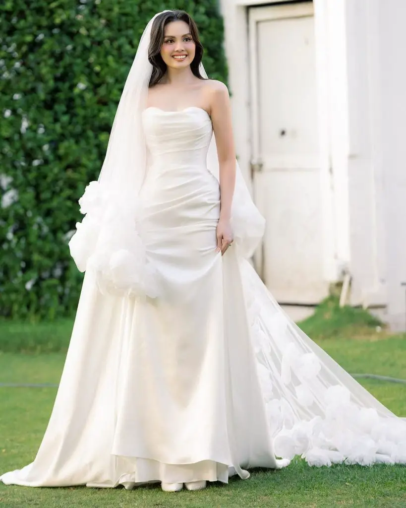 Embracing Elegance: A Guide to Wedding Dresses for the Triangle Body Shape 26 Ideas