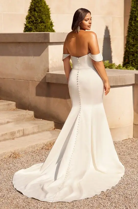 Celebrating Silhouettes: A Guide to Wedding Dresses for the Apple Body Shape 24 Ideas