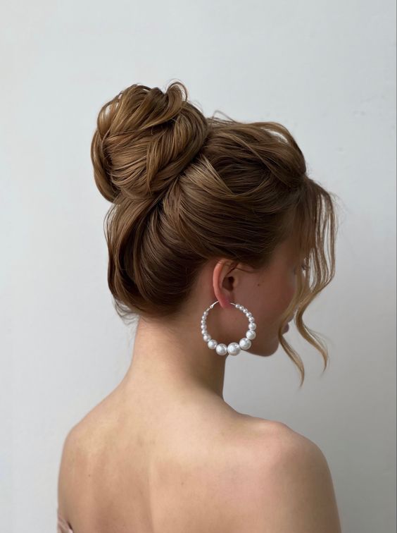Elegance and Style: Mastering the Perfect Wedding Hairstyle for Guests 16 Ideas
