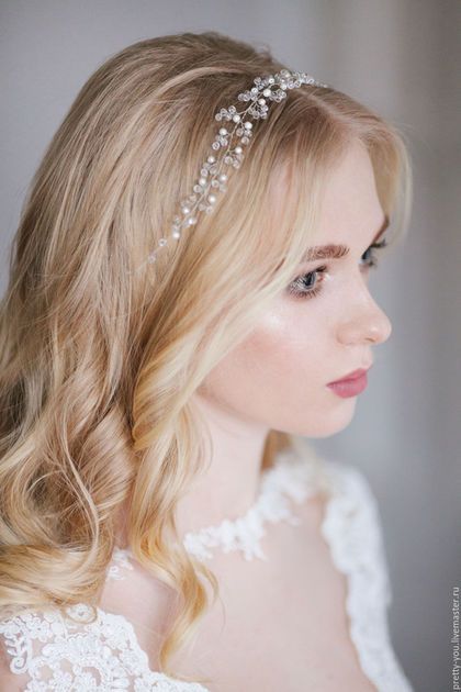 Embracing Elegance: Wedding Hairstyles with Headbands 19 Ideas