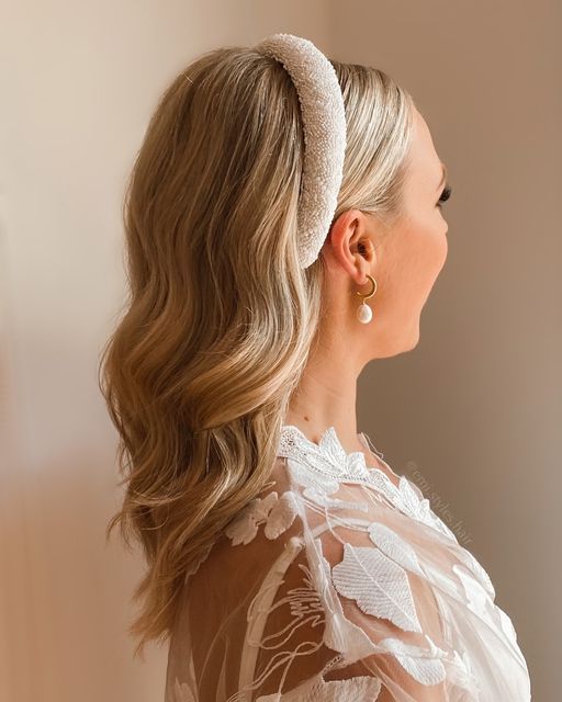 Embracing Elegance: Wedding Hairstyles with Headbands 19 Ideas