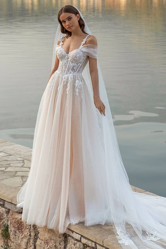 The Eternal Charm of Lace: A Dive into Wedding Dress Elegance 16 Ideas