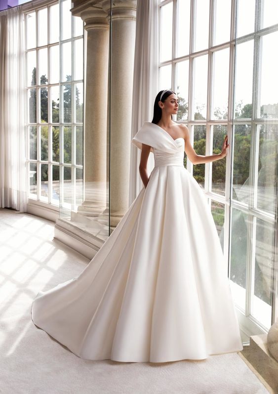 Enchanting Elegance: The Ethereal Charm of Long Wedding Dresses 18 Ideas