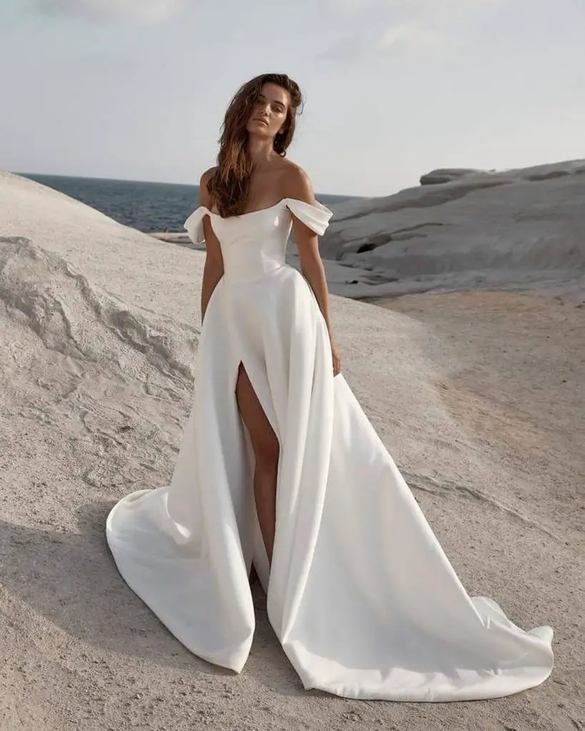 Embracing the Hourglass: Celebrating Curves in Wedding Fashion 27 Ideas