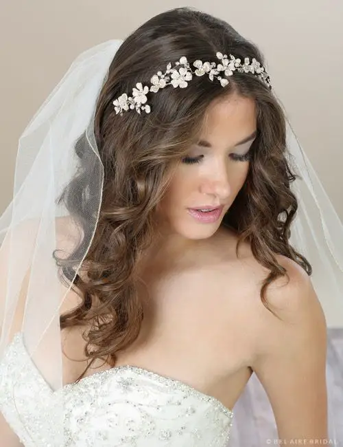 Elegant Simplicity: Timeless Bridal Hairstyles with Long Veils 26 Ideas
