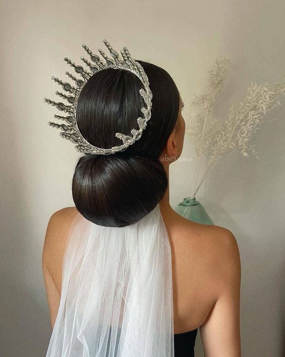 Envisioning Elegance: Bridal Hairstyles with Veil and Crown 26 Ideas