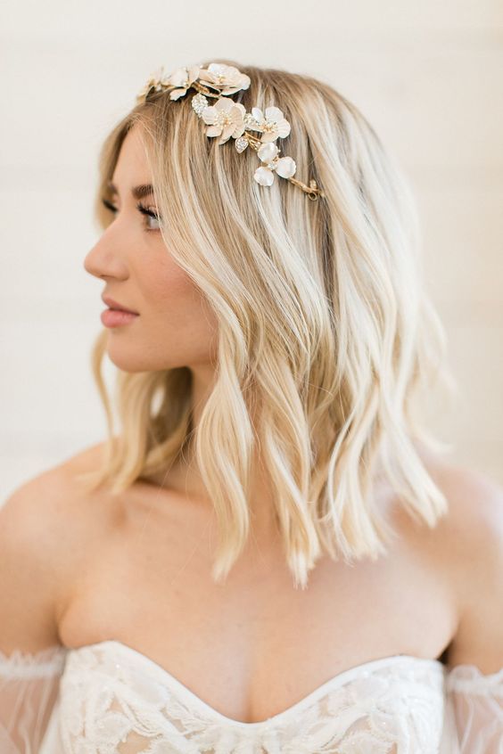 Chic and Elegant Bridal Hairstyles 25 Ideas: Mastering the Art of Wearing Your Hair Down on Your Wedding Day
