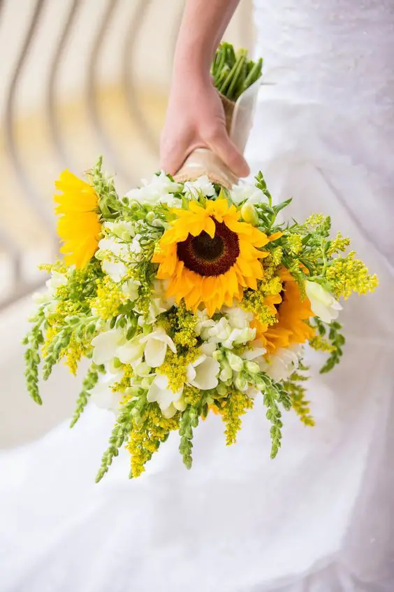 Gorgeous Wedding Bouquets for June 2024 Brides 25 Ideas
