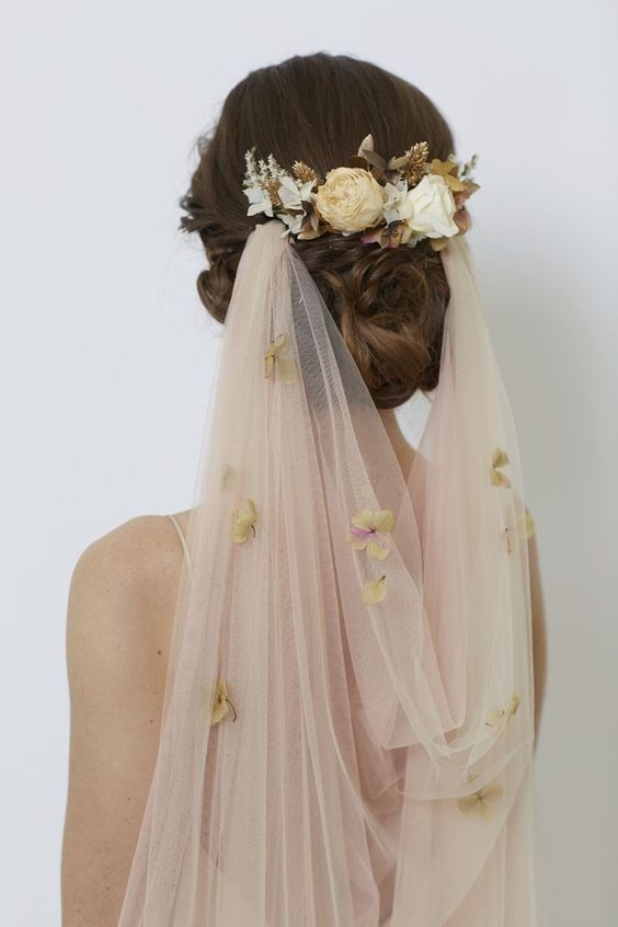 Stunning Fall Wedding Hairstyles with Veil: Top Trends and 21 Ideas for Brides