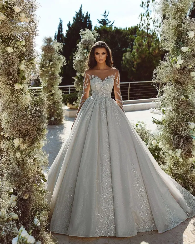 October Wedding Dresses 25 Ideas: A Fashionable Guide for the Modern Bride