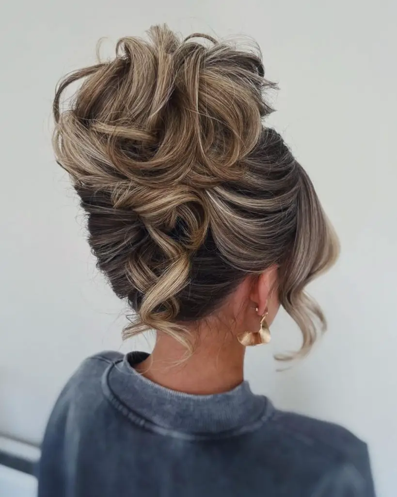 Stunning November Wedding Hair 23 Ideas for the Bride