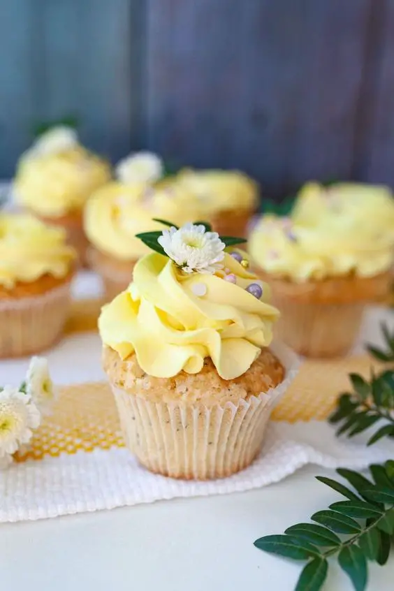 Fall Wedding Cupcakes: Delightful 20 Ideas for Your Autumn Celebration