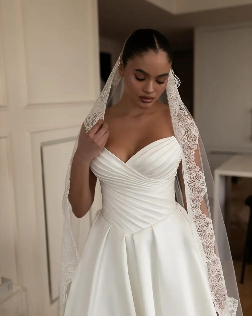 October Wedding Dresses 25 Ideas: A Fashionable Guide for the Modern Bride