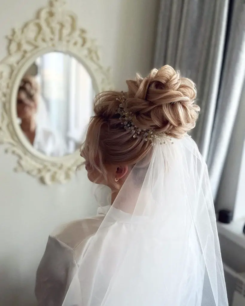 October Wedding Hairstyles: Elegant and Trendy 22 Ideas for Your Special Day