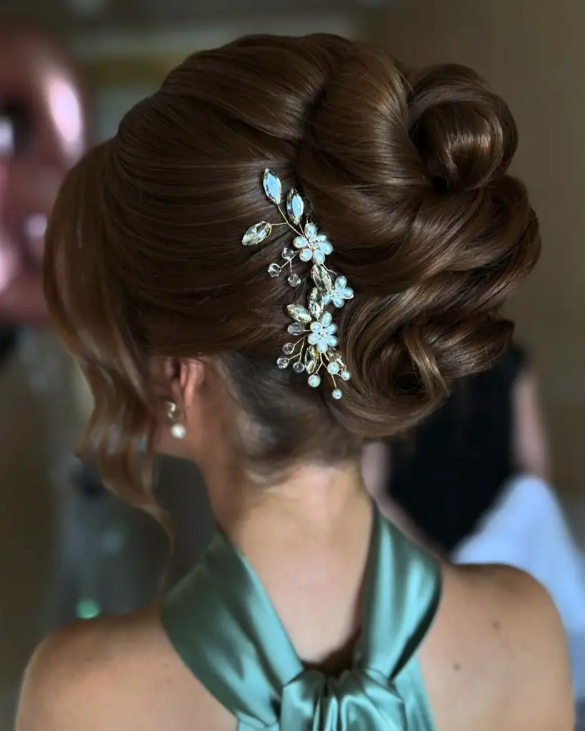 Stunning November Wedding Hair 23 Ideas for the Bride