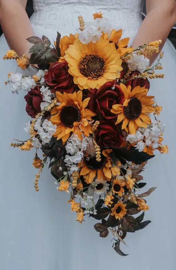 Wedding Fall Flowers Bouquet 24 Ideas: Captivating Autumnal Blooms for Brides