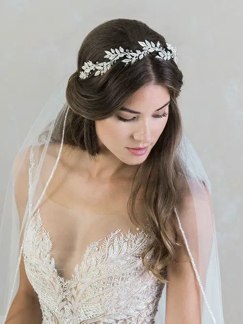 Stunning Fall Wedding Hairstyles with Veil: Top Trends and 21 Ideas for Brides