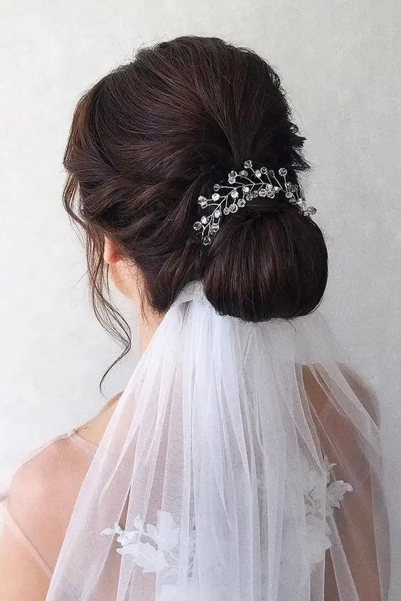 Stunning Fall Wedding Hairstyles with Veil: Top Trends and 21 Ideas for Brides