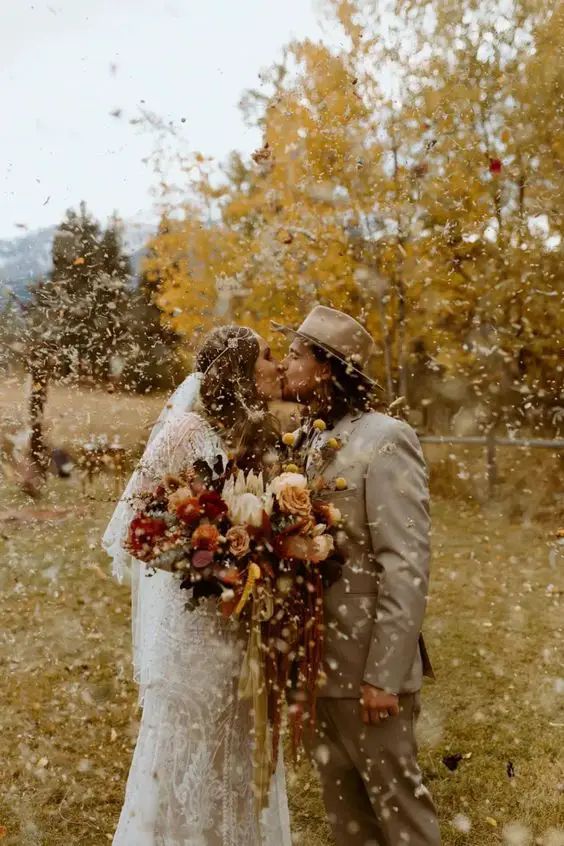 Fall Wedding Décor: Enchanting 25 Ideas for Your Special Day