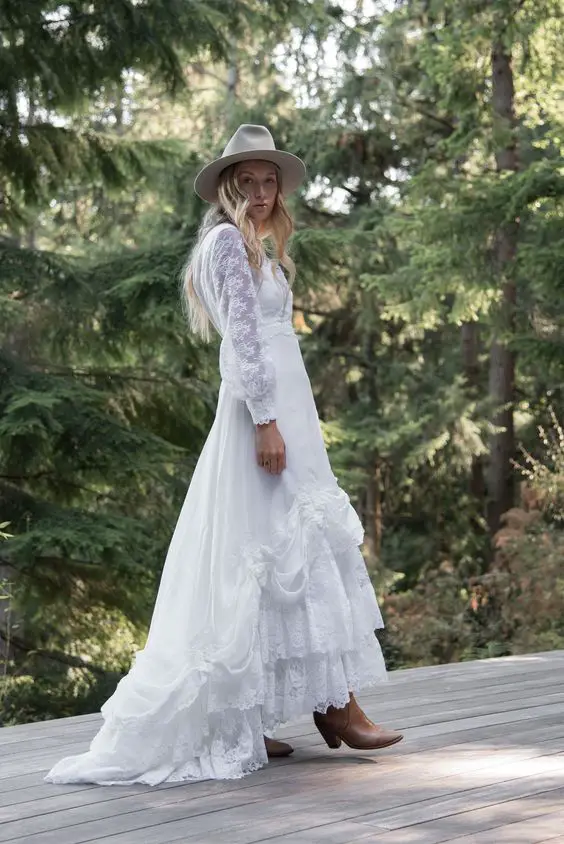 Embracing the Charm of Autumn Vintage Wedding Dresses 25 Ideas