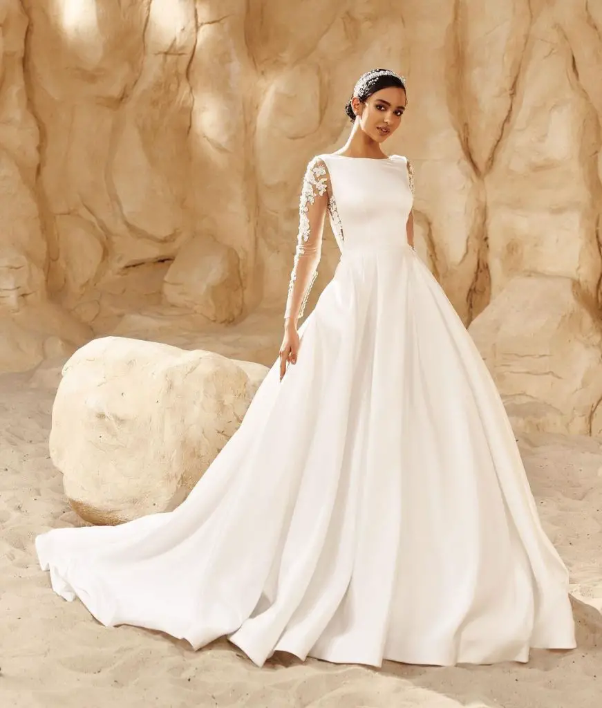 October Wedding Dresses 25 Ideas: A Fashionable Guide for the Modern Bride