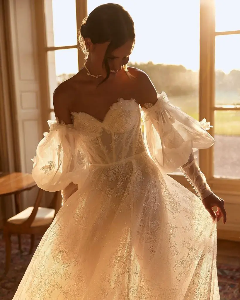 October Wedding Dresses 25 Ideas: A Fashionable Guide for the Modern Bride