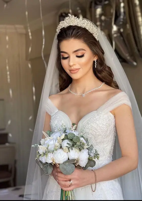 Stunning Fall Wedding Hairstyles with Veil: Top Trends and 21 Ideas for Brides