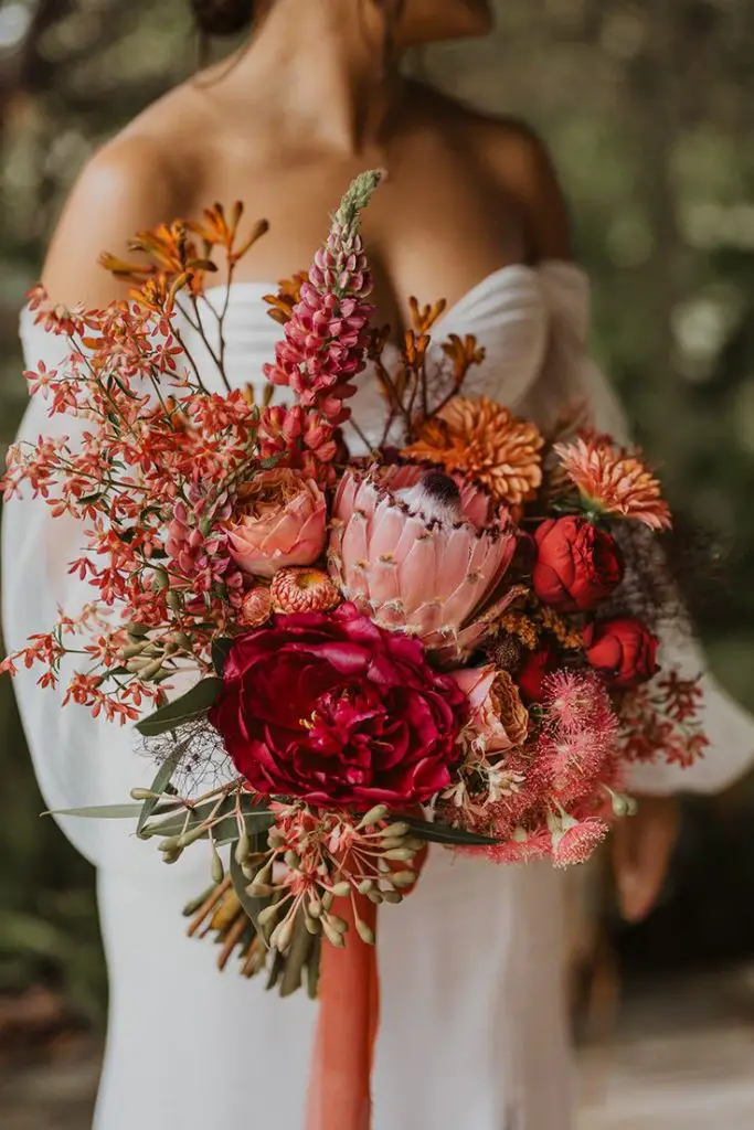 Wedding Fall Flowers Bouquet 24 Ideas: Captivating Autumnal Blooms for Brides