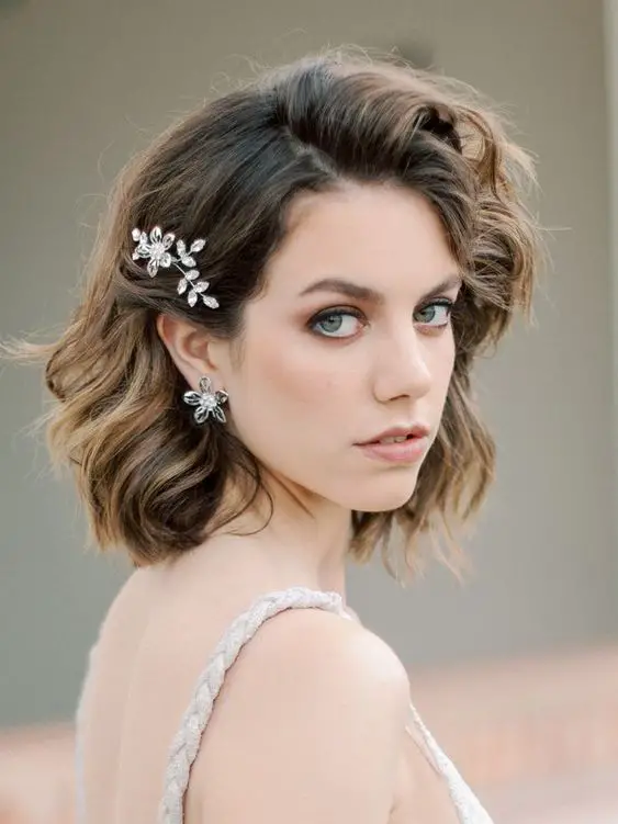 Stunning Bob Wedding Fall Hairstyles for the Perfect Bridal Look 25 Ideas