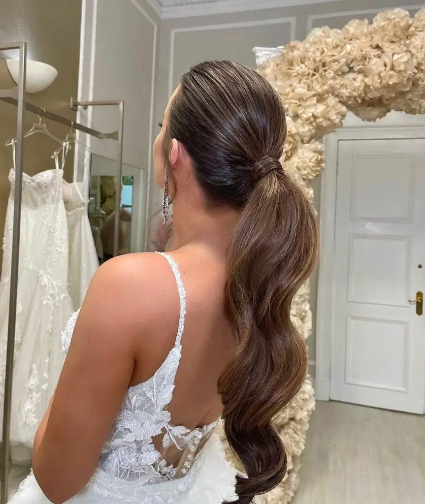 Stunning November Wedding Hair 23 Ideas for the Bride