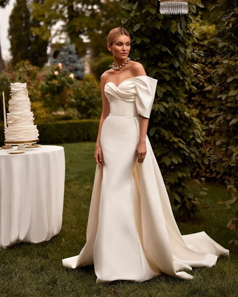 Embracing November Wedding Dresses 24 Ideas: Styles and Trends for the Modern Bride