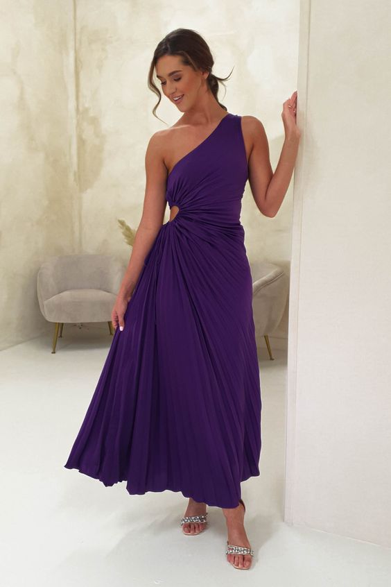 Embracing Elegance: Autumn Wedding Guest Dresses in Purple 22 Ideas