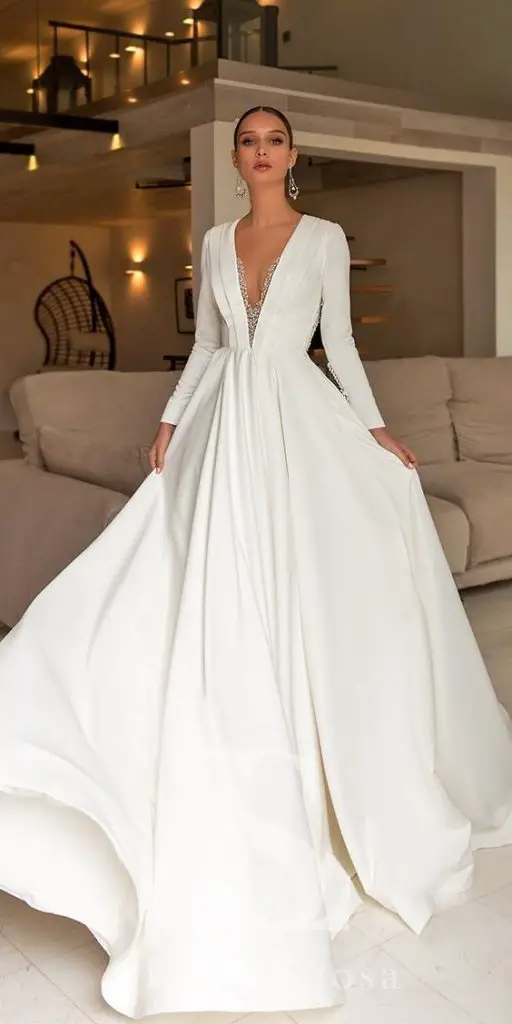 Stunning Fall Wedding Dresses with V-Neck Designs 22 Ideas