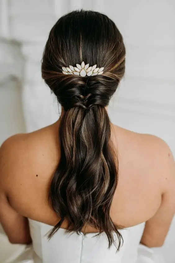 Stunning Wedding Hair 24 Ideas for October 2024: Elegant Styles for Every Bride