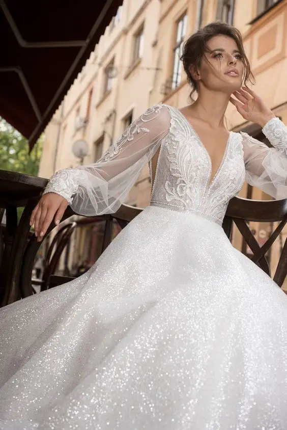 Stunning Fall Wedding Dresses with V-Neck Designs 22 Ideas