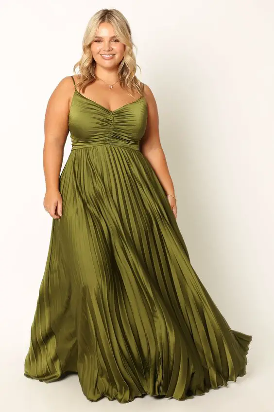 Stunning Fall Wedding Guest Dresses in Plus Size for Every Occasion 23 Ideas