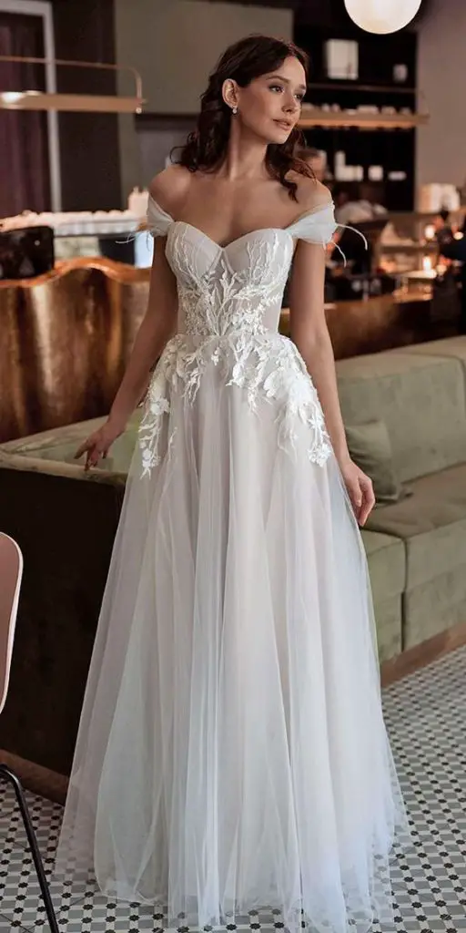 Best Wedding Dresses for October 2024 23 Ideas: Trendy Styles for Your Fall Ceremony