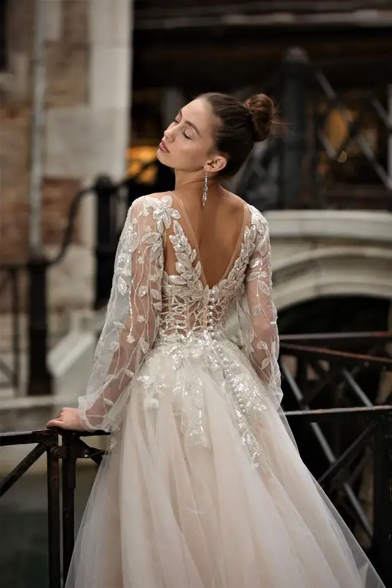 Autumn Wedding Dresses 2024 25 Ideas: A Detailed Style Guide for the Modern Bride