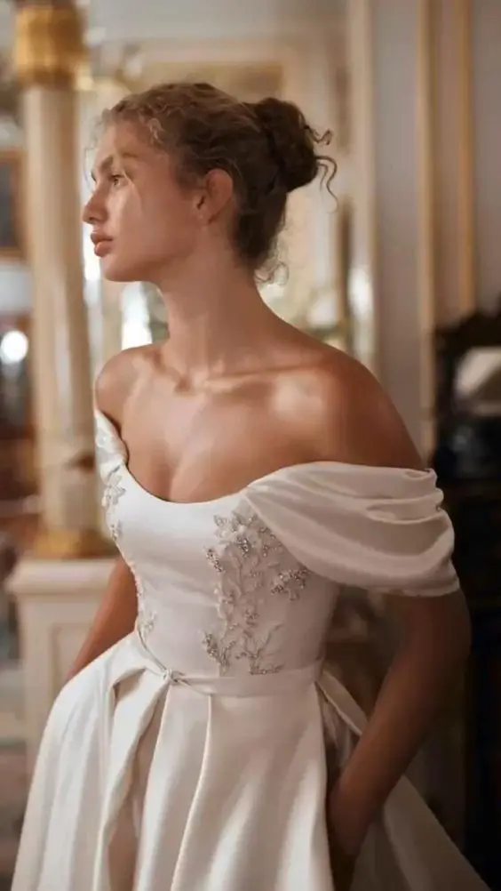 Elegant Simplicity: Autumn Wedding Dresses for a Timeless Look 25 Ideas