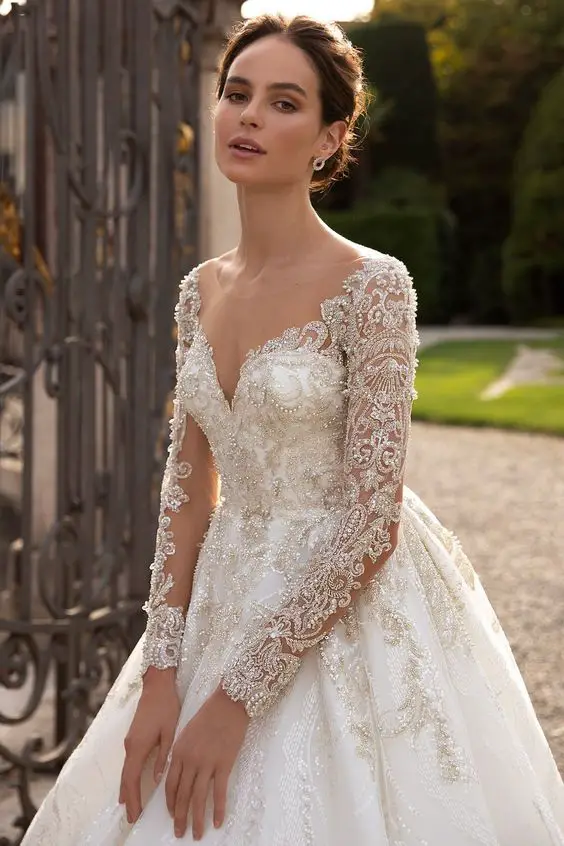 Autumn Wedding Dresses 2024 25 Ideas: A Detailed Style Guide for the Modern Bride