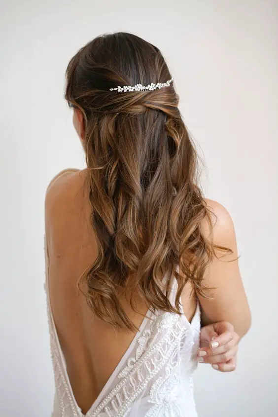 Stunning Wedding Hair 24 Ideas for October 2024: Elegant Styles for Every Bride