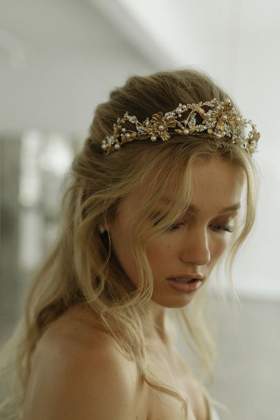 Stunning Wedding Hair 24 Ideas for October 2024: Elegant Styles for Every Bride