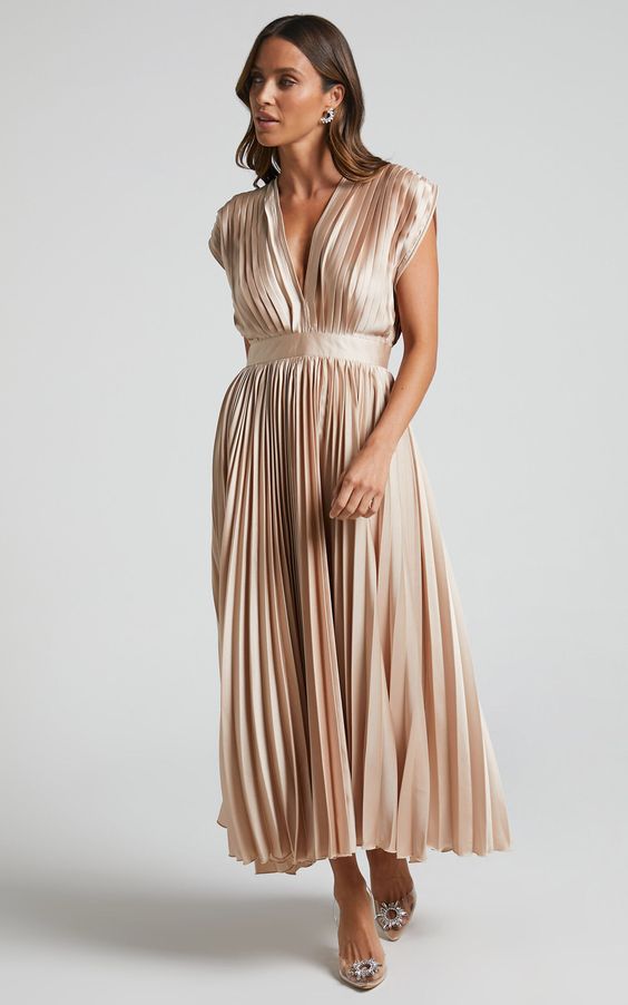 Glamorous Gold Dresses for Autumn Wedding Guests 23 Ideas