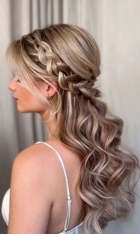 Stunning Wedding Hair 24 Ideas for October 2024: Elegant Styles for Every Bride