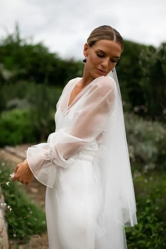 Elegant Simplicity: Autumn Wedding Dresses for a Timeless Look 25 Ideas