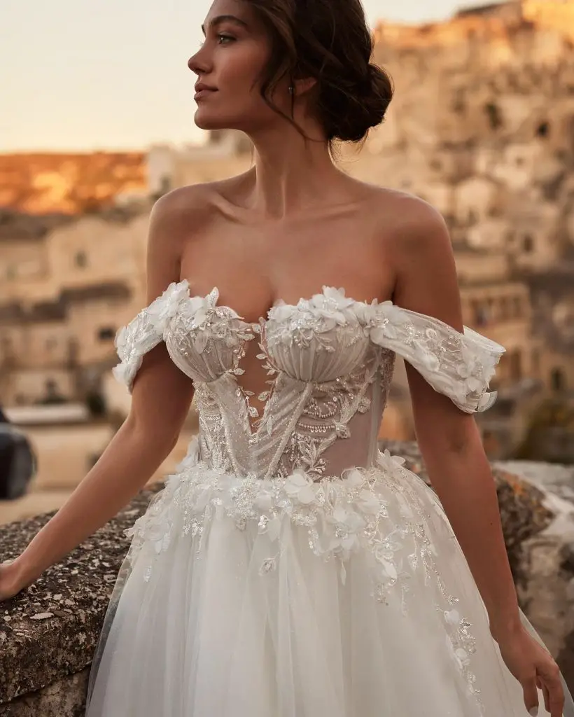 Top Wedding Dresses for Fall 2024 25 Ideas: Trends, Styles, and Inspiration