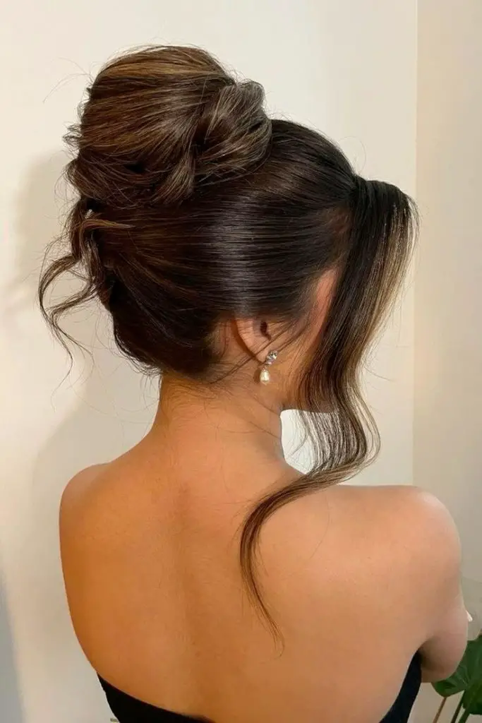 Stunning Wedding Hair 24 Ideas for October 2024: Elegant Styles for Every Bride